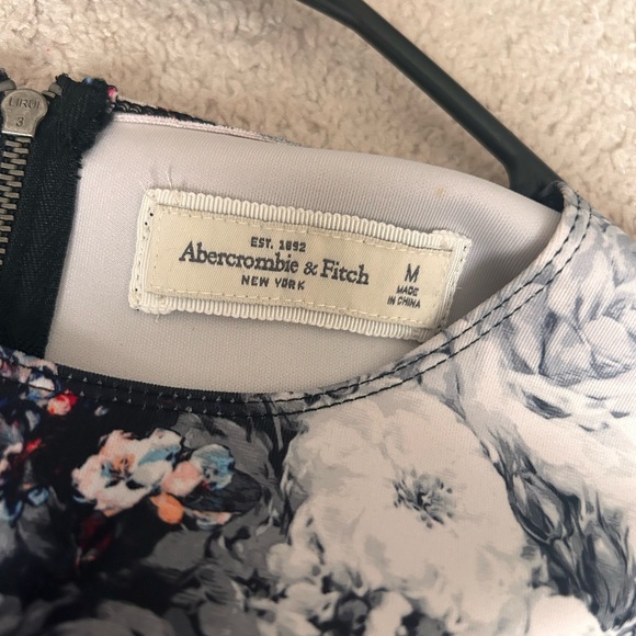 FLORAL ABERCROMBIE AND FITCH TOP - Picture 2 of 3
